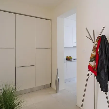 White Aparthotel 3*